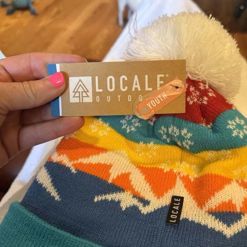 NWT Locale Snowflake Beanie Park City Logo Wear Ski Snowboard Resort Youth